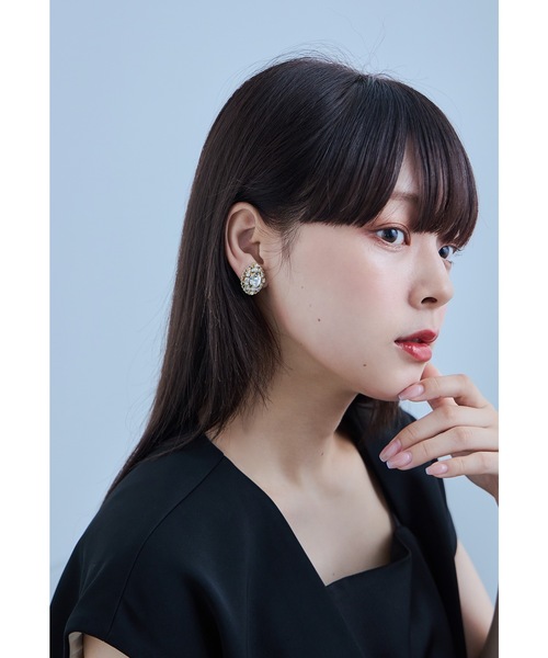 niana(ニアナ)の「オーバルビジューイヤリング パール ゴールド シルバー 結婚式 二次会 同窓会 成人式 パーティー お呼ばれ オケージョン フォーマル(イヤリング・レディース・ゴールド/シルバー・FREE)」の4枚目の写真