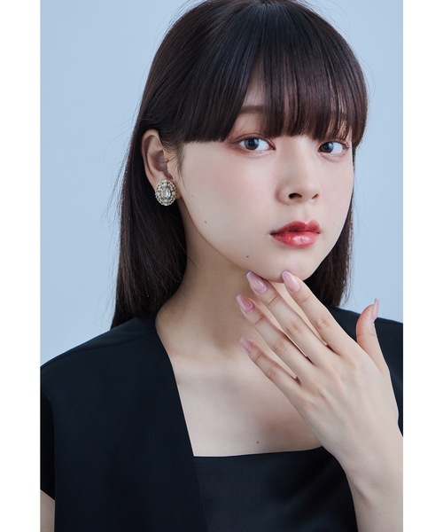 niana(ニアナ)の「オーバルビジューイヤリング パール ゴールド シルバー 結婚式 二次会 同窓会 成人式 パーティー お呼ばれ オケージョン フォーマル(イヤリング・レディース・ゴールド/シルバー・FREE)」の6枚目の写真