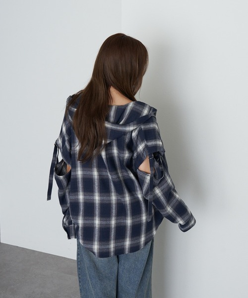 RAY CASSIN（レイカズン）の「袖スリットフードチェックシャツ（シャツ/ブラウス・レディース・ブラウン/ブラック/ブルー/カーキ・FREE）」の14枚目の写真