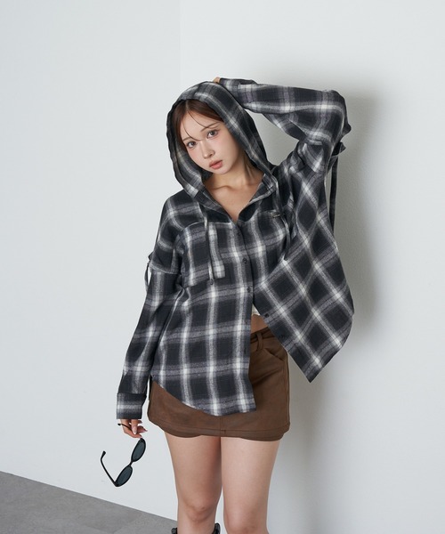 RAY CASSIN（レイカズン）の「袖スリットフードチェックシャツ（シャツ/ブラウス・レディース・ブラウン/ブラック/ブルー/カーキ・FREE）」の8枚目の写真