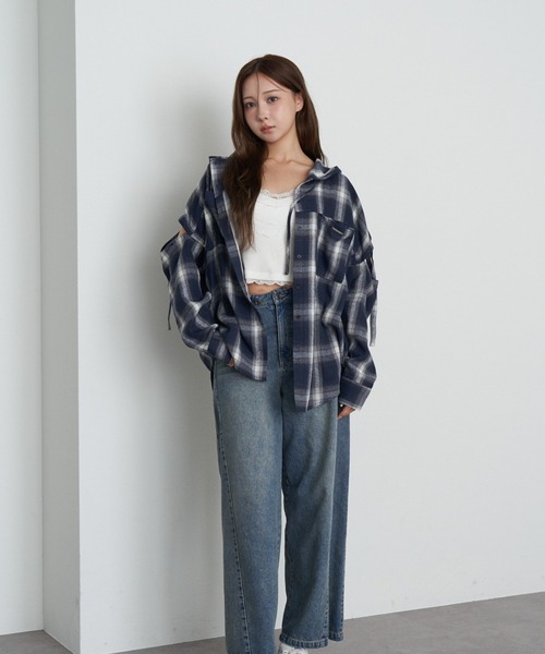 RAY CASSIN（レイカズン）の「袖スリットフードチェックシャツ（シャツ/ブラウス・レディース・ブラウン/ブラック/ブルー/カーキ・FREE）」の11枚目の写真