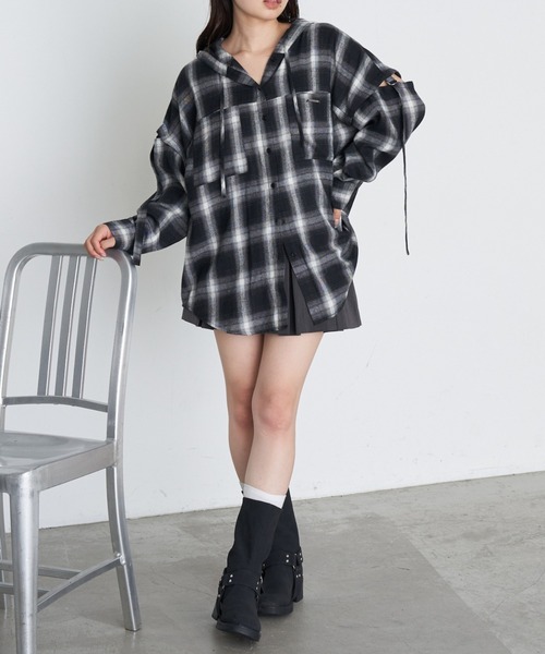 RAY CASSIN（レイカズン）の「袖スリットフードチェックシャツ（シャツ/ブラウス・レディース・ブラウン/ブラック/ブルー/カーキ・FREE）」の16枚目の写真