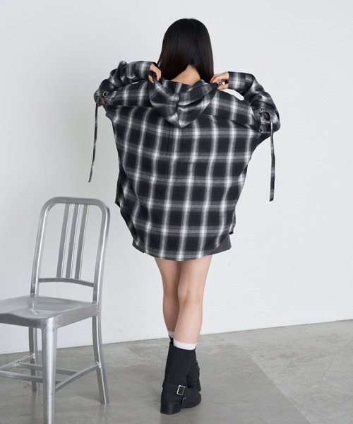 RAY CASSIN（レイカズン）の「袖スリットフードチェックシャツ（シャツ/ブラウス・レディース・ブラウン/ブラック/ブルー/カーキ・FREE）」の18枚目の写真