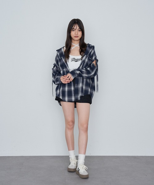 RAY CASSIN（レイカズン）の「袖スリットフードチェックシャツ（シャツ/ブラウス・レディース・ブラウン/ブラック/ブルー/カーキ・FREE）」の21枚目の写真