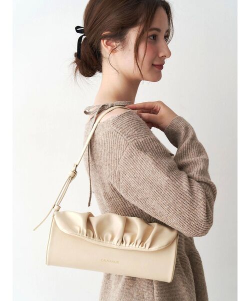 CALNAMUR（カルナムール）の「ギャザーデザイン筒形バック（ハンドバッグ・レディース・ライトイエロー/レッド・FREE）」の15枚目の写真