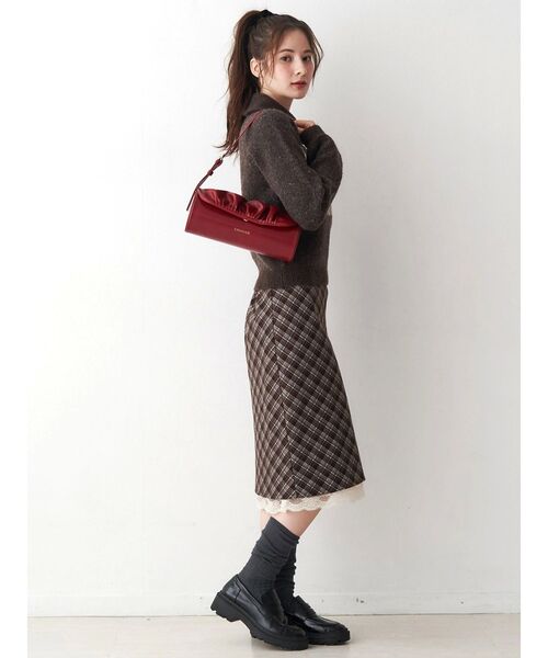 CALNAMUR(カルナムール)の「ギャザーデザイン筒形バッグ(ハンドバッグ・レディース・ライトイエロー/レッド・FREE)」の3枚目の写真