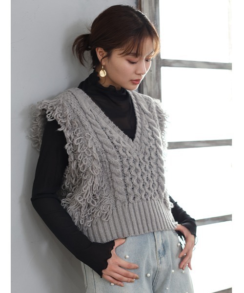 fifth(フィフス)の「フリンジニットベスト(ベスト・レディース・グレー/ブラック/ダークブラウン・M)」の2枚目の写真