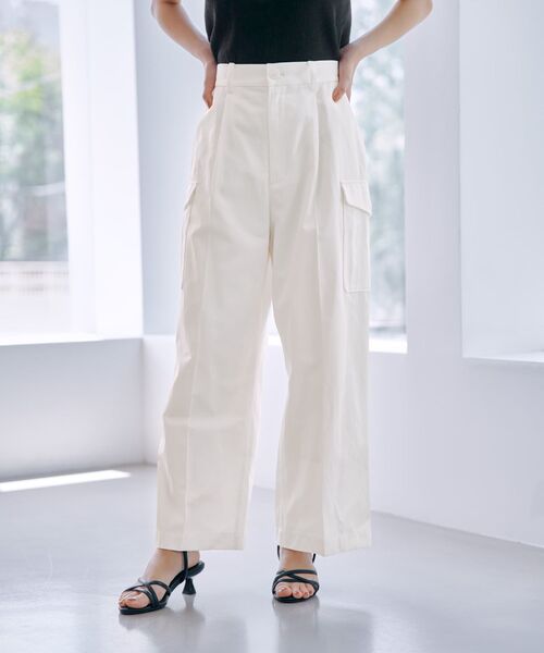 COHINA(コヒナ)の「ワイドストレートカーゴパンツ 【低身長・小柄女性】(カーゴパンツ・レディース・ネイビー/ホワイト/グリーン・XS-Short/S-Short/XS-Regular/S-Regular)」の1枚目の写真