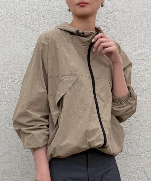 earthy(アーシー)の「マウンテンパーカー(その他アウター・レディース・ベージュ/カーキ・SMALL/MEDIUM)」の2枚目の写真