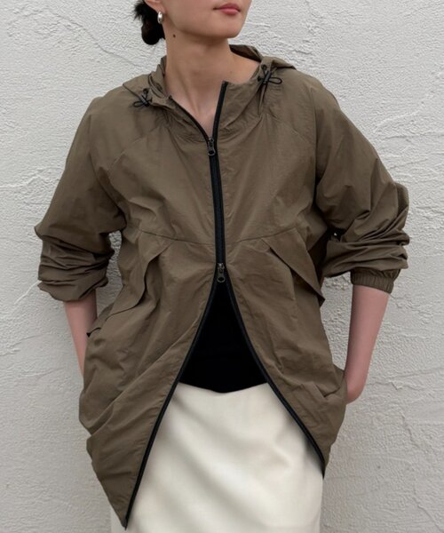 earthy(アーシー)の「マウンテンパーカー(その他アウター・レディース・ベージュ/カーキ・SMALL/MEDIUM)」の1枚目の写真