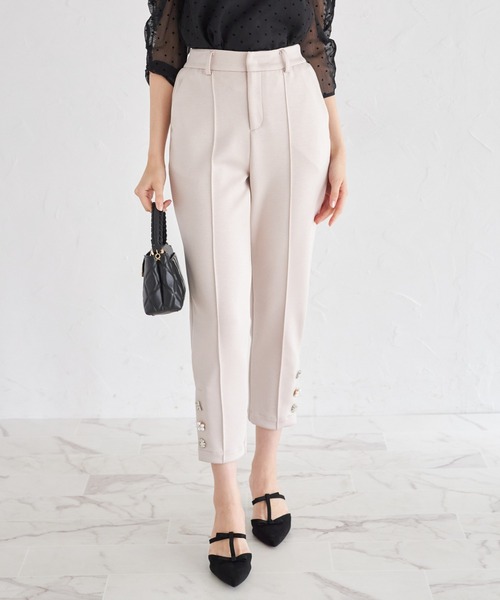 tocco closet(トッコ クローゼット)の「多種ビジュー飾り釦付きダンボールテーパードパンツ(その他パンツ・レディース・ブラック/ベージュ・M)」の2枚目の写真