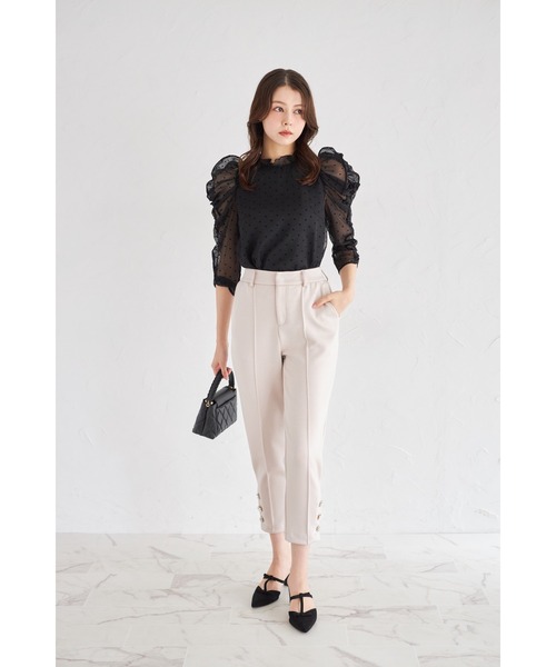 tocco closet(トッコ クローゼット)の「多種ビジュー飾り釦付きダンボールテーパードパンツ(その他パンツ・レディース・ブラック/ベージュ・M)」の10枚目の写真