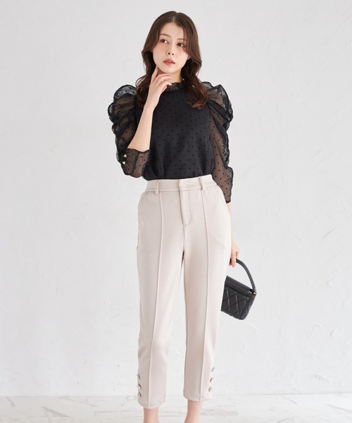 tocco closet(トッコ クローゼット)の「多種ビジュー飾り釦付きダンボールテーパードパンツ(その他パンツ・レディース・ブラック/ベージュ・M)」の13枚目の写真