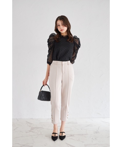 tocco closet(トッコ クローゼット)の「多種ビジュー飾り釦付きダンボールテーパードパンツ(その他パンツ・レディース・ブラック/ベージュ・M)」の11枚目の写真
