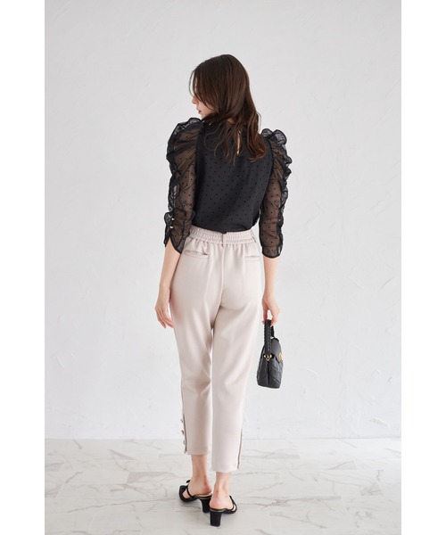 tocco closet(トッコ クローゼット)の「多種ビジュー飾り釦付きダンボールテーパードパンツ(その他パンツ・レディース・ブラック/ベージュ・M)」の12枚目の写真