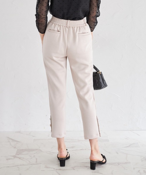 tocco closet(トッコ クローゼット)の「多種ビジュー飾り釦付きダンボールテーパードパンツ(その他パンツ・レディース・ブラック/ベージュ・M)」の14枚目の写真