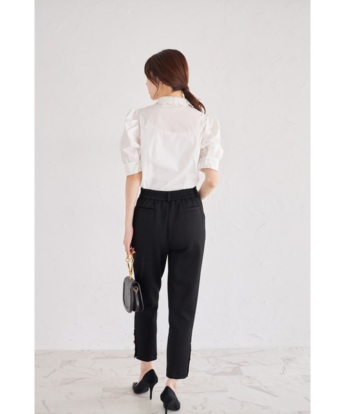tocco closet(トッコ クローゼット)の「多種ビジュー飾り釦付きダンボールテーパードパンツ(その他パンツ・レディース・ブラック/ベージュ・M)」の6枚目の写真