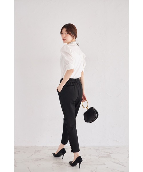 tocco closet(トッコ クローゼット)の「多種ビジュー飾り釦付きダンボールテーパードパンツ(その他パンツ・レディース・ブラック/ベージュ・M)」の5枚目の写真