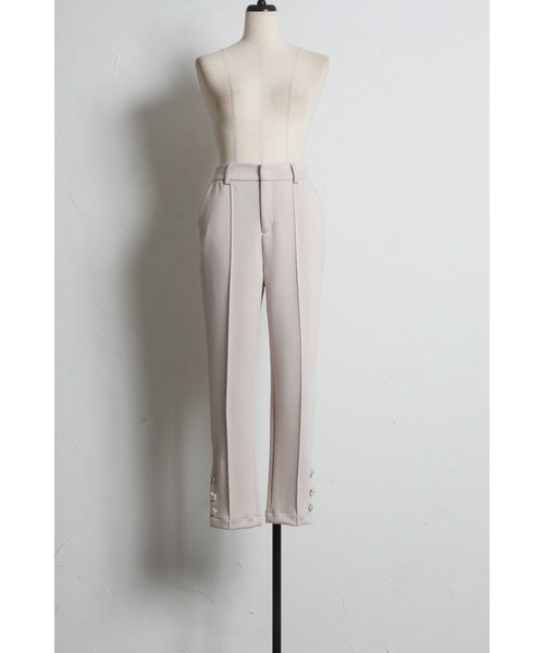 tocco closet(トッコ クローゼット)の「多種ビジュー飾り釦付きダンボールテーパードパンツ(その他パンツ・レディース・ブラック/ベージュ・M)」の17枚目の写真