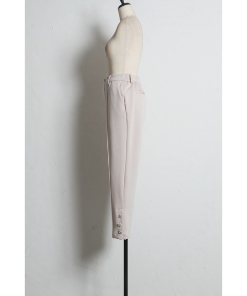tocco closet(トッコ クローゼット)の「多種ビジュー飾り釦付きダンボールテーパードパンツ(その他パンツ・レディース・ブラック/ベージュ・M)」の18枚目の写真