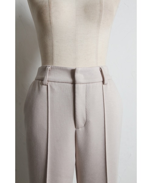 tocco closet(トッコ クローゼット)の「多種ビジュー飾り釦付きダンボールテーパードパンツ(その他パンツ・レディース・ブラック/ベージュ・M)」の21枚目の写真