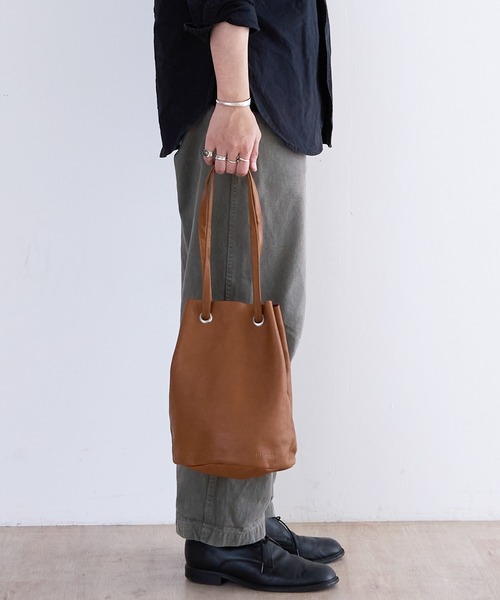 BICASH（ビカーシ）の「BICASH レザーミニ巾着バッグ(B847)（ショルダーバッグ・メンズ・ブラウン/ダークブラウン/ブラック/シルバー・FREE）」の2枚目の写真