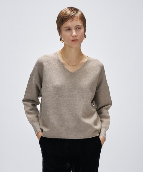 cloenc（クロエンス）の「【手洗い可】Vネックラメガターニット（ニット/セーター・レディース・ブラック系3/ブラウン系その他4/ライトグレー系3/ベージュ系3/ベージュ系その他7/ピンク系4・02/00）」の5枚目の写真