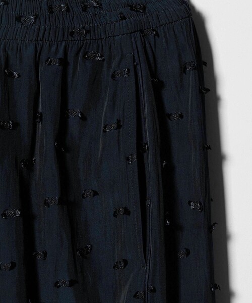 UNITED ARROWS(ユナイテッドアローズ)の「ドットカットジャガード イージー ワイド パンツ ‐ウォッシャブル‐(その他パンツ・レディース・ブラック/ネイビー・38/36)」の13枚目の写真