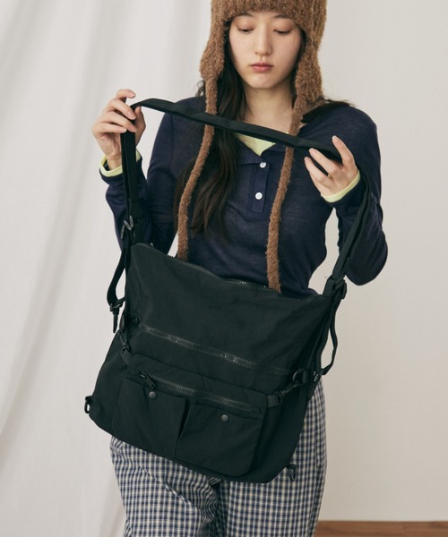 MERLOT(メルロー)の「ユーティリティマルチウェイバッグ(ショルダーバッグ・レディース・ホワイト/ブラック・FREE)」の2枚目の写真