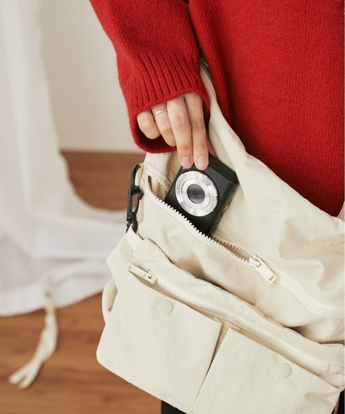 MERLOT(メルロー)の「ユーティリティマルチウェイバッグ(ショルダーバッグ・レディース・ホワイト/ブラック・FREE)」の4枚目の写真