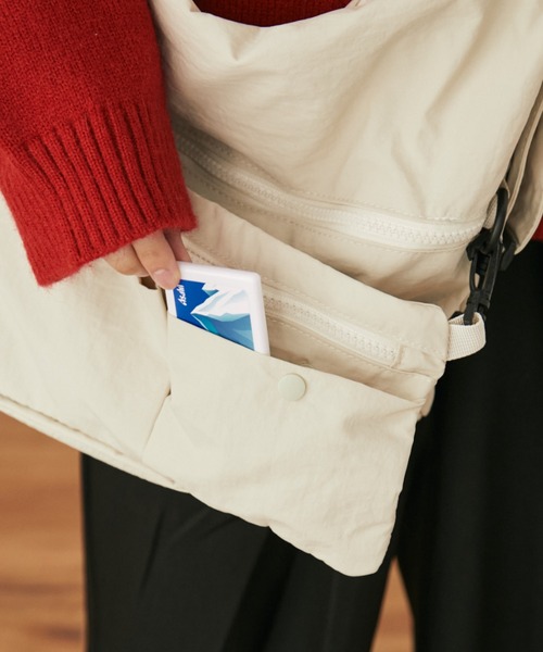 MERLOT(メルロー)の「ユーティリティマルチウェイバッグ(ショルダーバッグ・レディース・ホワイト/ブラック・FREE)」の5枚目の写真