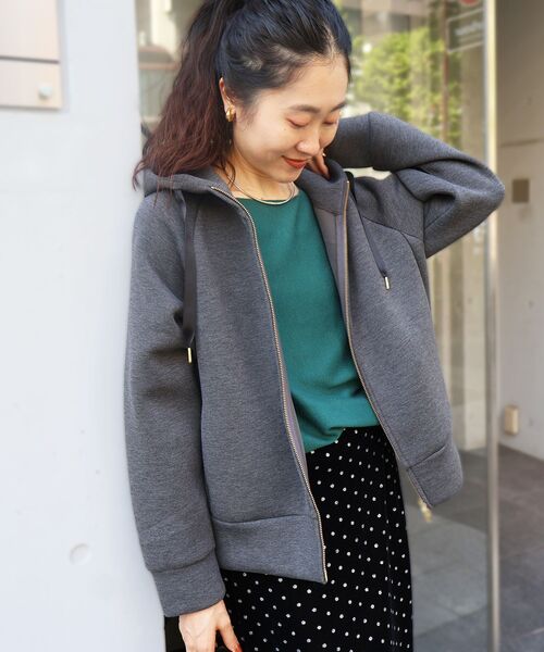 le.coeur blanc（ルクールブラン）の「エアリーダンボールパーカー（パーカー・レディース・チャコールグレー/アイボリー・38）」の2枚目の写真