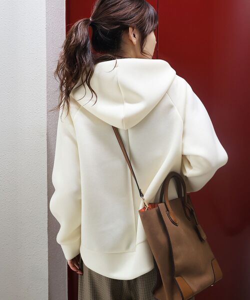 le.coeur blanc（ルクールブラン）の「エアリーダンボールパーカー（パーカー・レディース・チャコールグレー/アイボリー・38）」の7枚目の写真