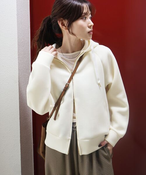 le.coeur blanc（ルクールブラン）の「エアリーダンボールパーカー（パーカー・レディース・チャコールグレー/アイボリー・38）」の9枚目の写真