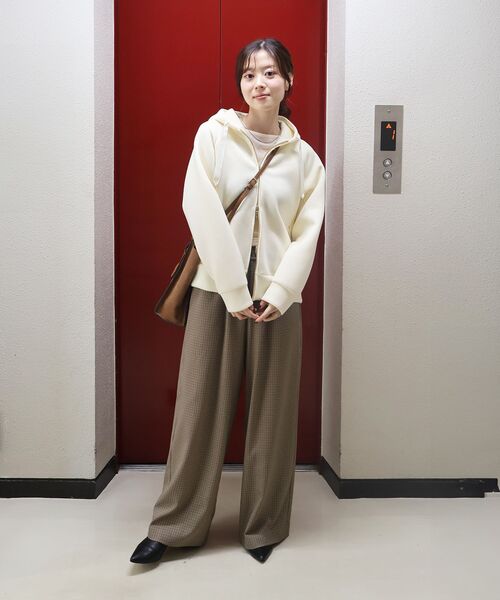 le.coeur blanc（ルクールブラン）の「エアリーダンボールパーカー（パーカー・レディース・チャコールグレー/アイボリー・38）」の10枚目の写真