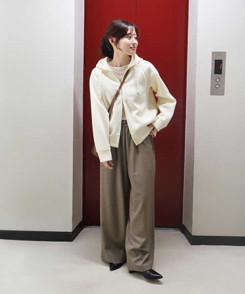 le.coeur blanc（ルクールブラン）の「エアリーダンボールパーカー（パーカー・レディース・チャコールグレー/アイボリー・38）」の11枚目の写真