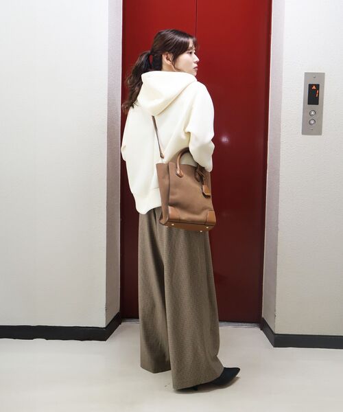 le.coeur blanc（ルクールブラン）の「エアリーダンボールパーカー（パーカー・レディース・チャコールグレー/アイボリー・38）」の12枚目の写真