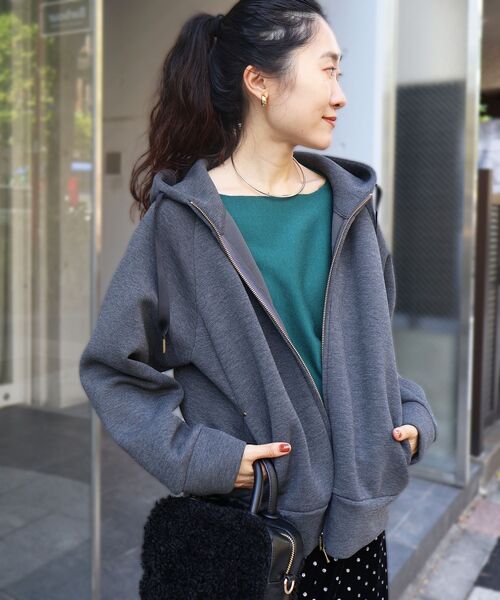 le.coeur blanc（ルクールブラン）の「エアリーダンボールパーカー（パーカー・レディース・チャコールグレー/アイボリー・38）」の17枚目の写真