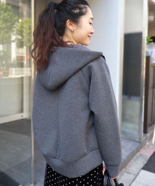 le.coeur blanc（ルクールブラン）の「エアリーダンボールパーカー（パーカー・レディース・チャコールグレー/アイボリー・38）」の19枚目の写真