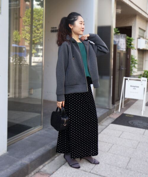 le.coeur blanc（ルクールブラン）の「エアリーダンボールパーカー（パーカー・レディース・チャコールグレー/アイボリー・38）」の22枚目の写真