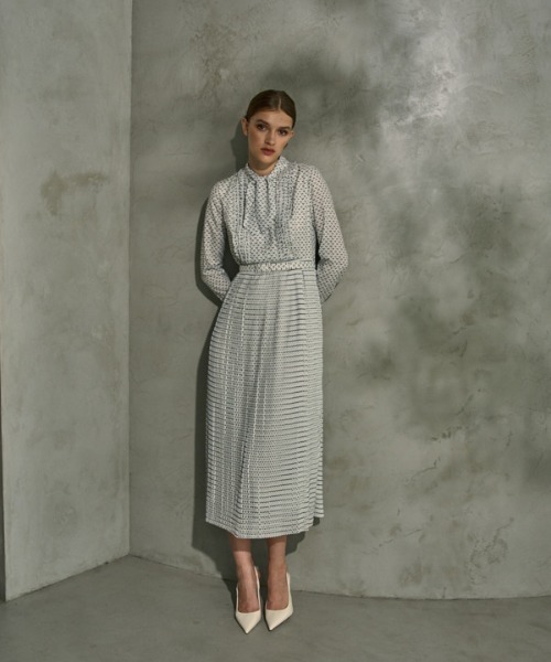 ERADIE(エラディエ)の「Classic Pleated One-piece クラシックプリントプリーツワンピース(ワンピース・レディース・ホワイト/ブラック・FREE)」の13枚目の写真