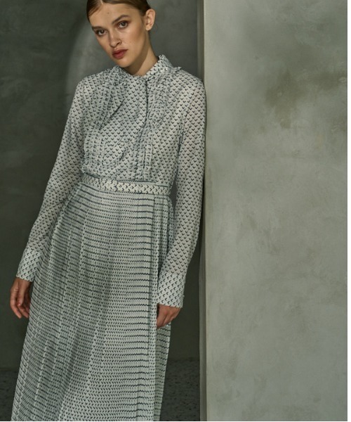 ERADIE(エラディエ)の「Classic Pleated One-piece クラシックプリントプリーツワンピース(ワンピース・レディース・ホワイト/ブラック・FREE)」の20枚目の写真