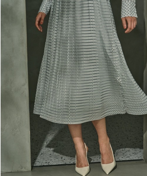 ERADIE(エラディエ)の「Classic Pleated One-piece クラシックプリントプリーツワンピース(ワンピース・レディース・ホワイト/ブラック・FREE)」の17枚目の写真