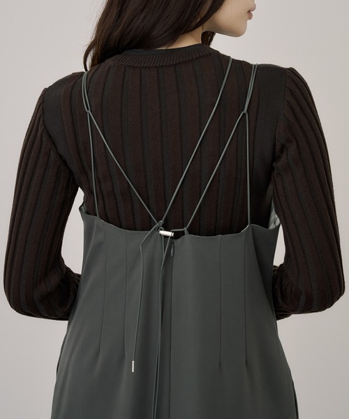 UNITED TOKYO(ユナイテッドトウキョウ)の「フィブリルアシメキャミワンピース|ウォッシャブル/セットアップ/オフィスカジュアル/オケージョン/ストレッチ/春服(ワンピース・レディース・グレー/ブラック・1/2)」の4枚目の写真