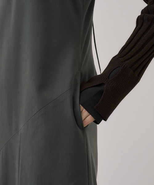 UNITED TOKYO(ユナイテッドトウキョウ)の「フィブリルアシメキャミワンピース|ウォッシャブル/セットアップ/オフィスカジュアル/オケージョン/ストレッチ/春服(ワンピース・レディース・グレー/ブラック・1/2)」の7枚目の写真