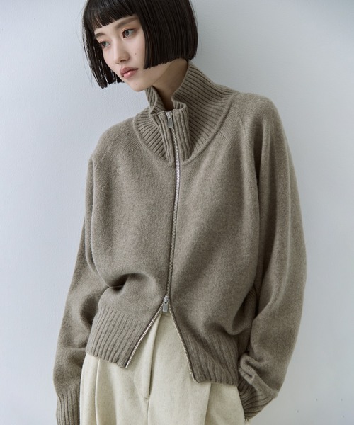 STUDIOUS（ステュディオス）の「【STUDIOUS/ステュディオス】Cashmere Wool Drivers Knit/カシミアウールドライバーズニット（ニット/セーター・レディース・ピンク/モカ/ダークグレー・FREE）」の2枚目の写真