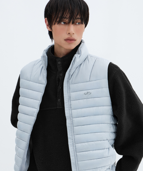 F.ILLUMINATE(フィルミネイト)の「エアライトダウンベスト-ライトブルー(ダウンベスト・メンズ・その他・SMALL/MEDIUM/LARGE)」の3枚目の写真