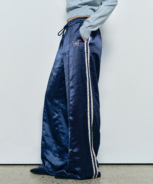 NICK&NICOLE(ニックアンドニコール)の「DOT DOUBLE LINE SATIN PANTS_NAVY(スウェットパンツ・レディース・その他・FREE)」の4枚目の写真