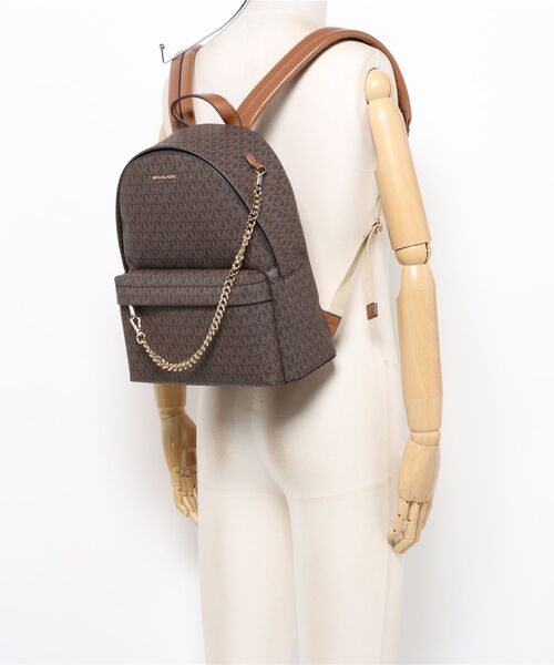 MICHAEL KORS(マイケルコース)の「SLATER チェーン バックパック ミディアム - MKシグネチャー(バックパック/リュック・レディース・ブラウン・FREE)」の5枚目の写真