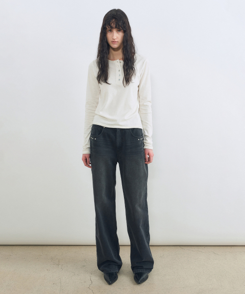 INSILENCE WOMEN(インサイレンスウーマン)の「スタッドポイントデニム BLACK(デニムパンツ・レディース・その他・LARGE/MEDIUM)」の1枚目の写真